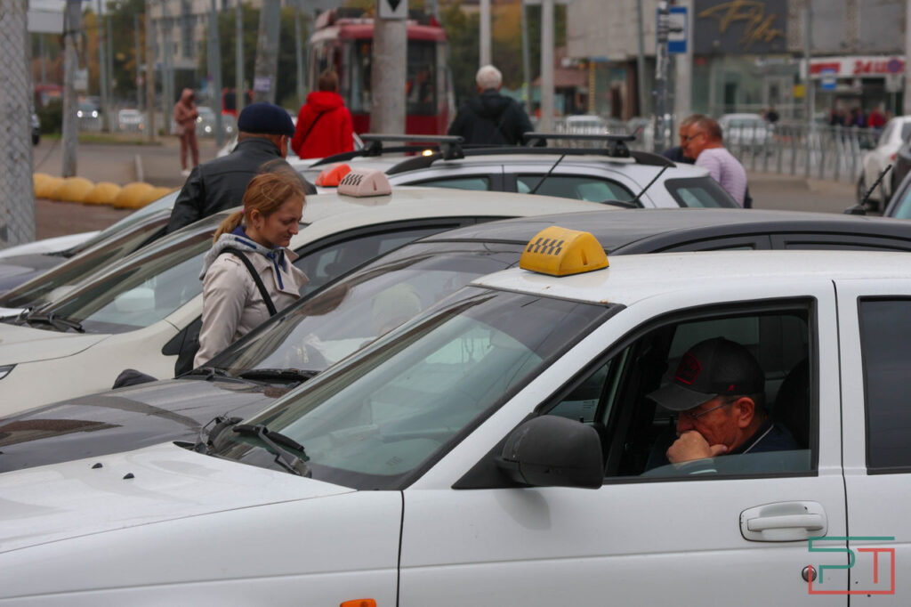 «Телеграм» вместо «Яндекса»: таксисты в Татарстане массово уходят в тень