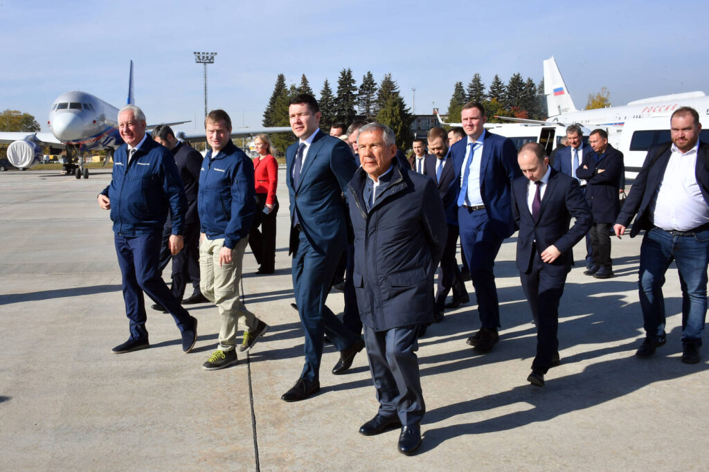 Раис Татарстана и глава Минпромторга России посетили Казанский авиационный завод