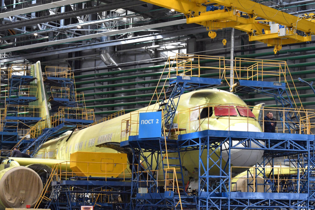 Раис Татарстана и глава Минпромторга России посетили Казанский авиационный завод