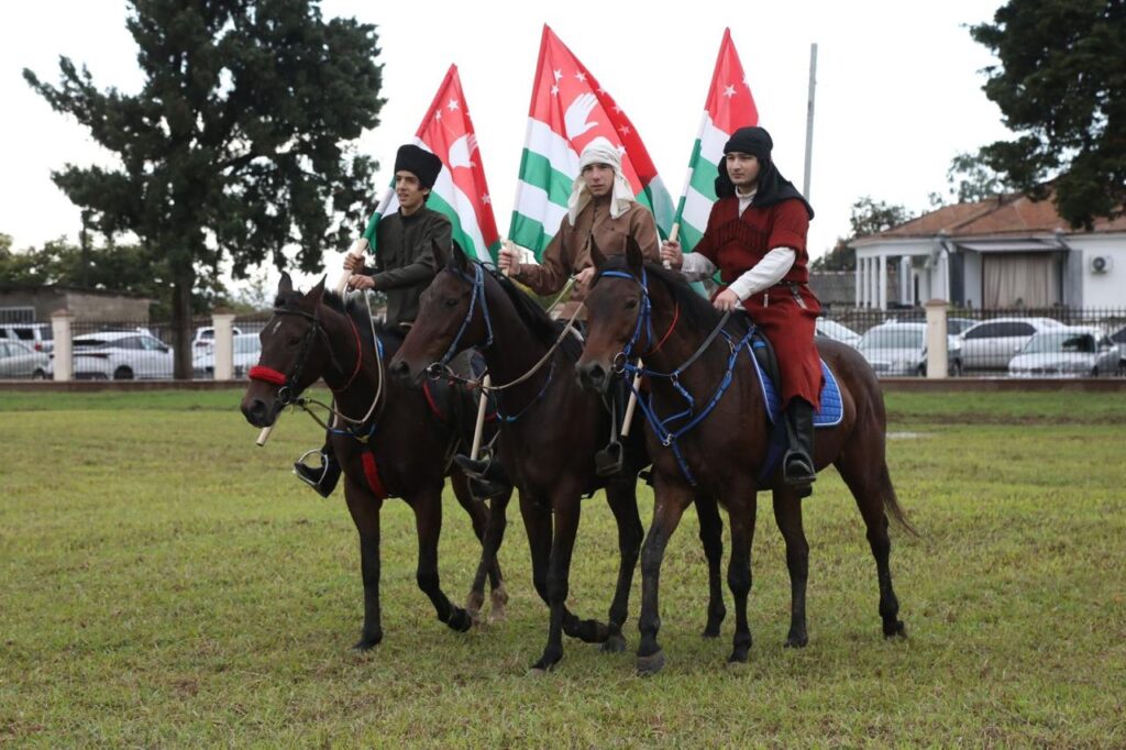 Абхазия на сене: почему обещания инвестиций вызвали волнения вместо радости 