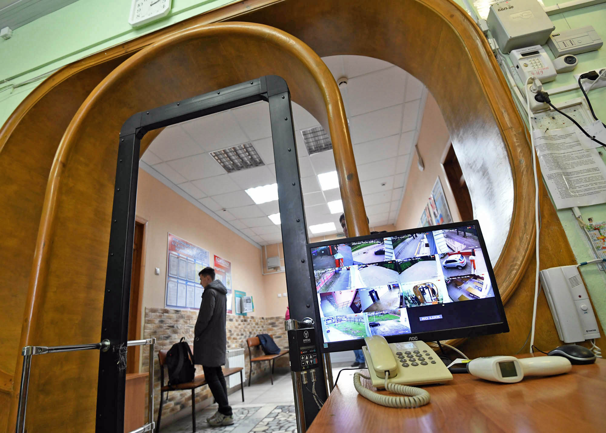 Вооружен и безопасен: придут ли в школы Татарстана охранники-супермены?