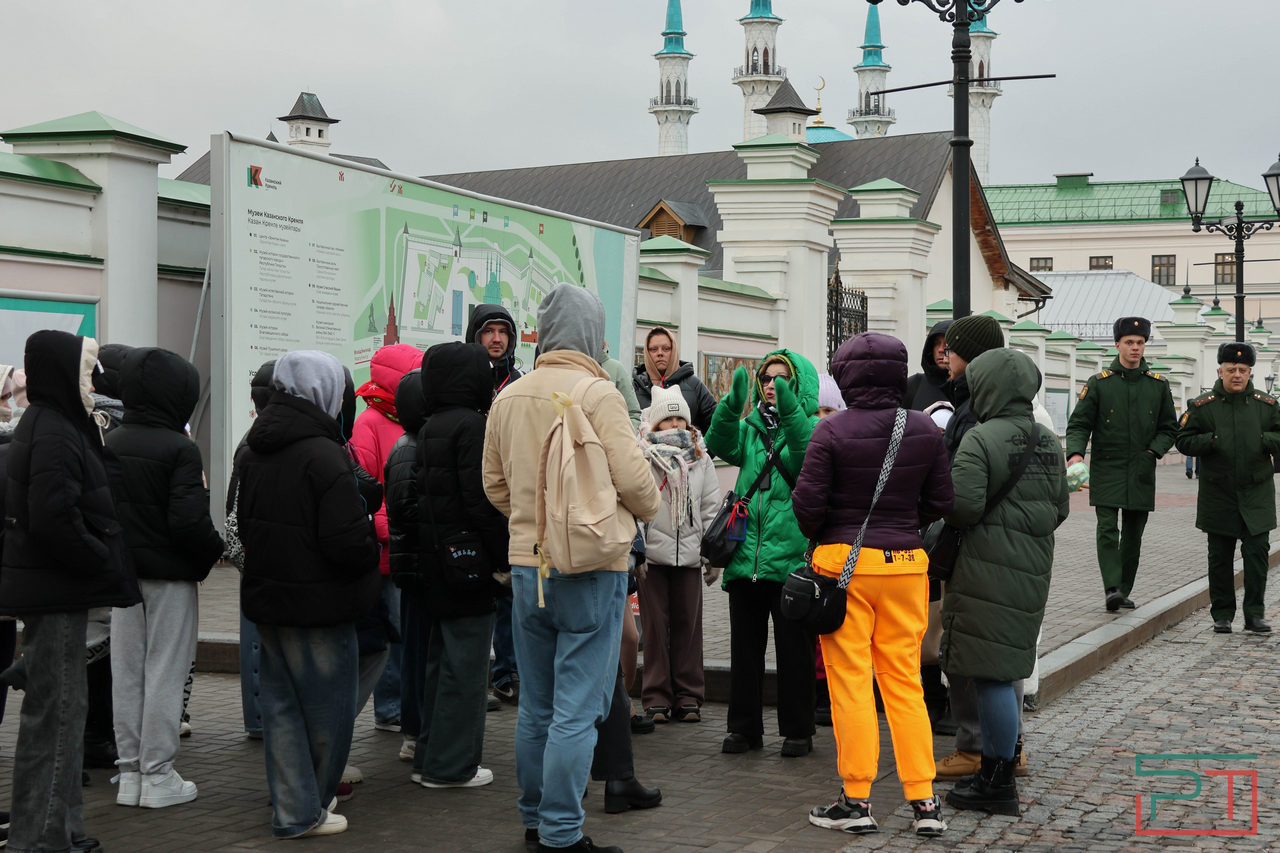 Врут, что вход в Кремль платный: в Казани «серые» экскурсоводы отнимают хлеб у «белых»