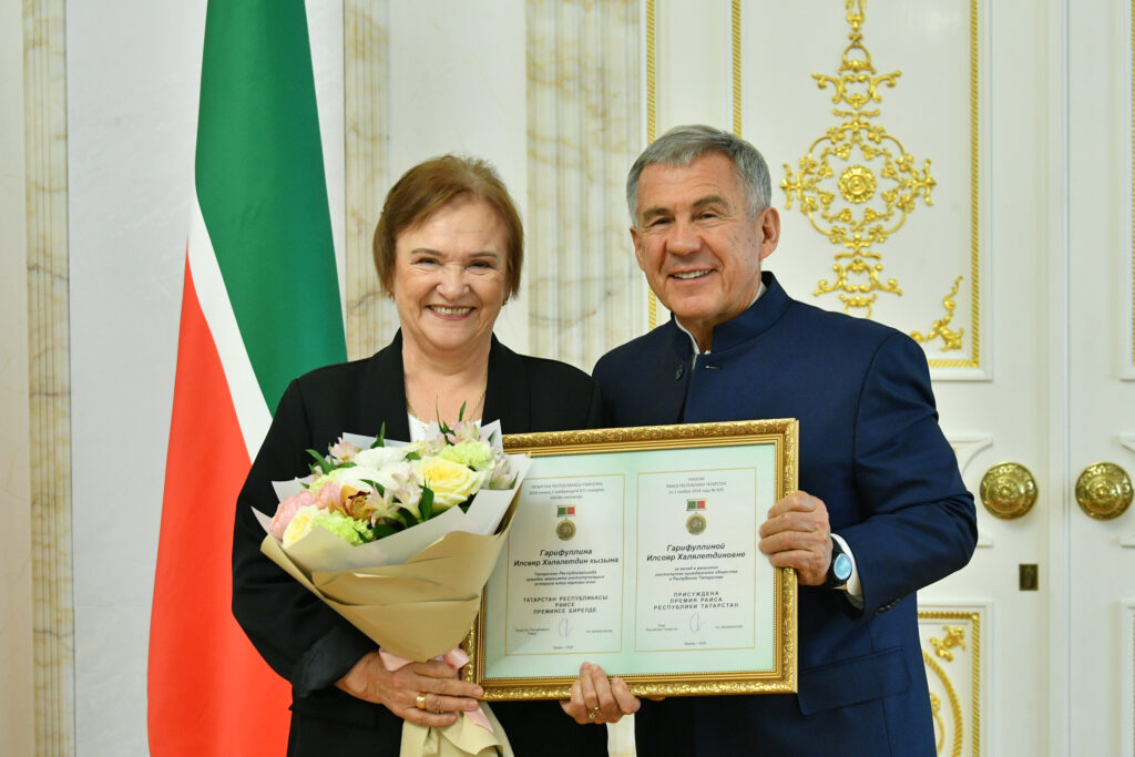 Минниханов наградил татарстанцев за вклад в развитие гражданского общества
