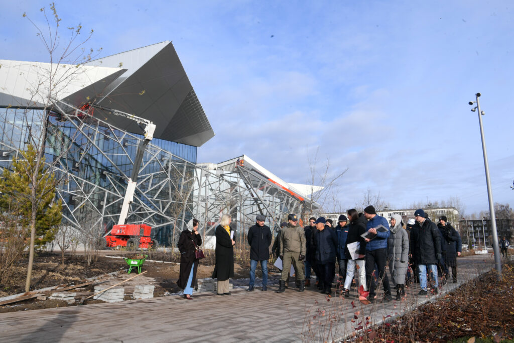 Минниханову показали строящийся театр Камала