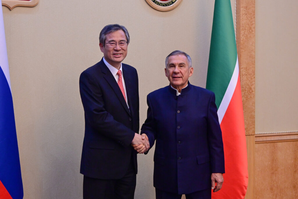 Раис Татарстана встретился с председателем правления компании China Xinjian Group