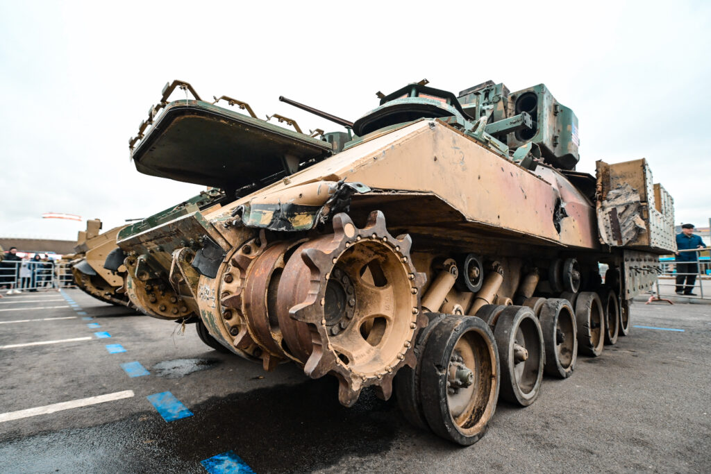 Минниханов осмотрел выставку трофейной техники, захваченной в зоне спецоперации 