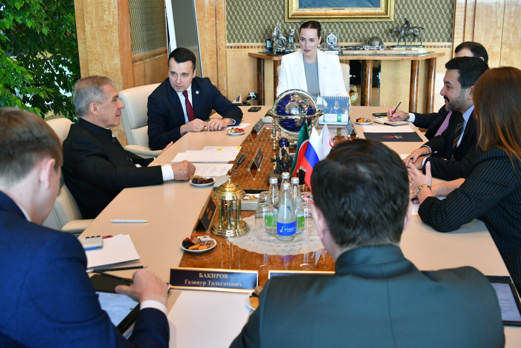 Минниханов и глава Молодежного форума ОИС обсудили участие молодежи РТ в программах