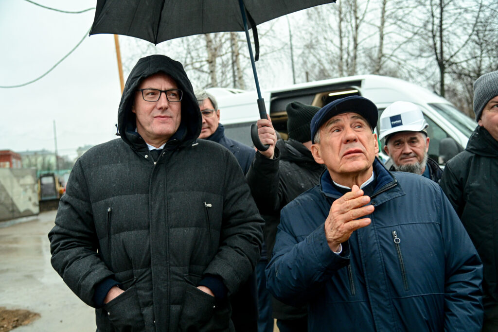 Минниханов и Чернышенко оценили готовность Центра развития футбола в Казани