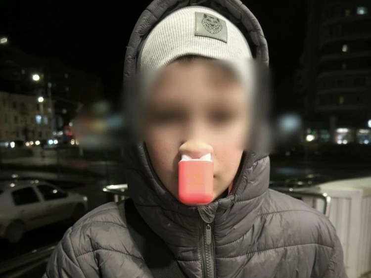 Два в одном: школьников в Татарстане подсаживают на гремучую смесь вейпа с энергетиком