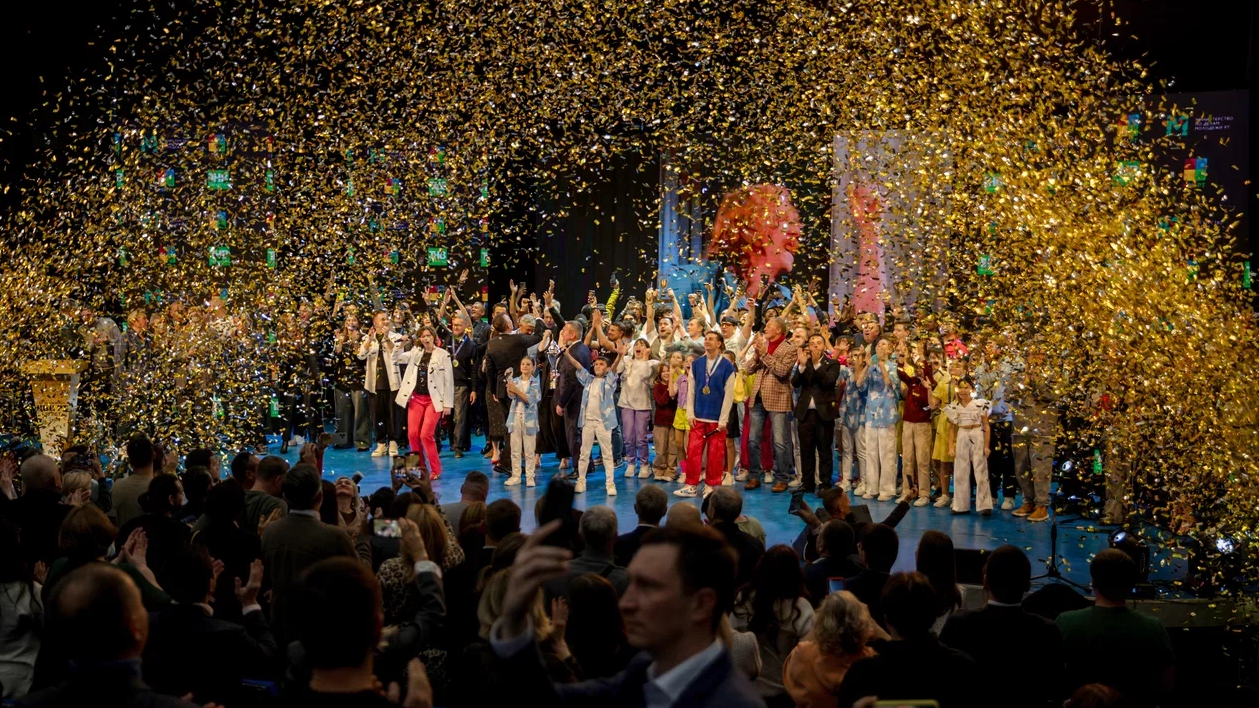 «Не надо жаловаться, что КВН уже не тот»: Клубу веселых и находчивых в Татарстане 30 лет