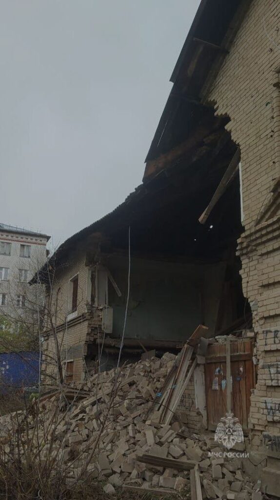 В Казани на ул. Беломорская обрушилась стена здания — пострадавших нет