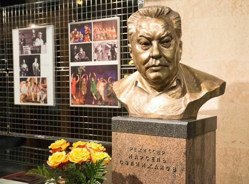 Памятник и душа: в Казани вспоминают режиссера Марселя Салимжанова