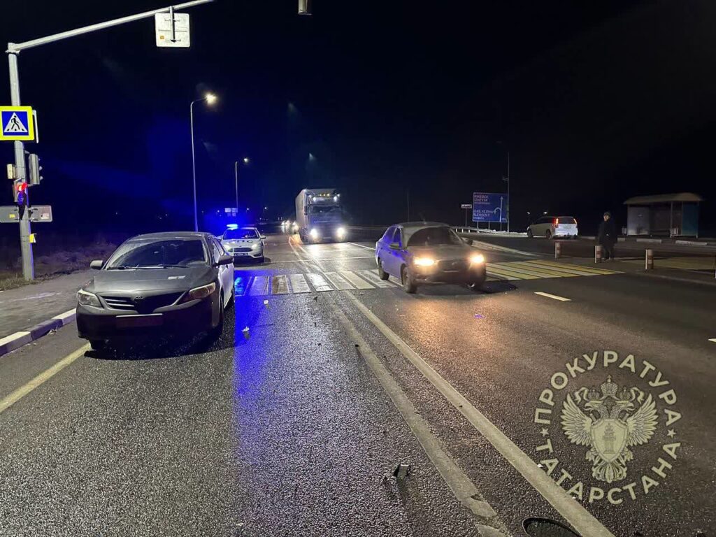 На трассе М7 в Татарстане водитель Lada Vesta сбил двух женщин на пешеходном переходе — одна из них погибла