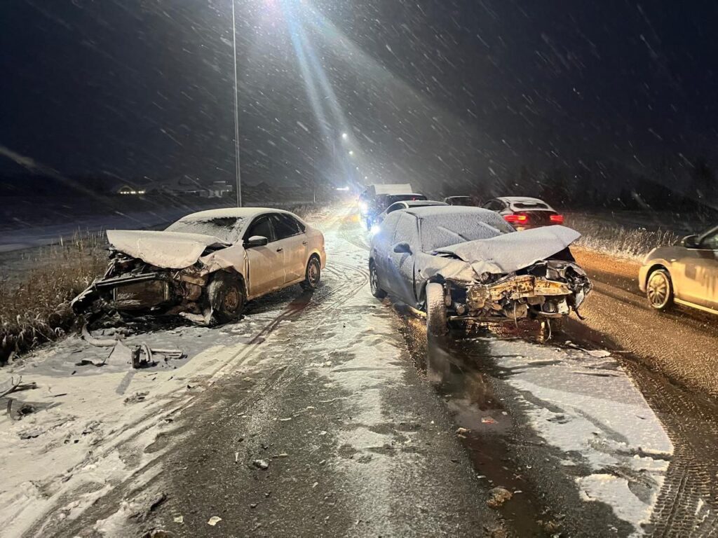 Два водителя пострадали в ДТП в казанском поселке Салмачи