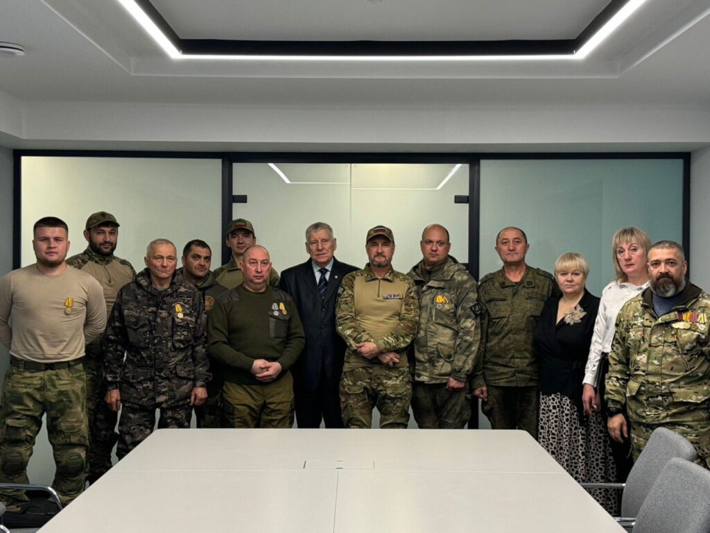 Пятерым нижнекамцам вручили медали «За помощь фронту» за поддержку бойцов СВО