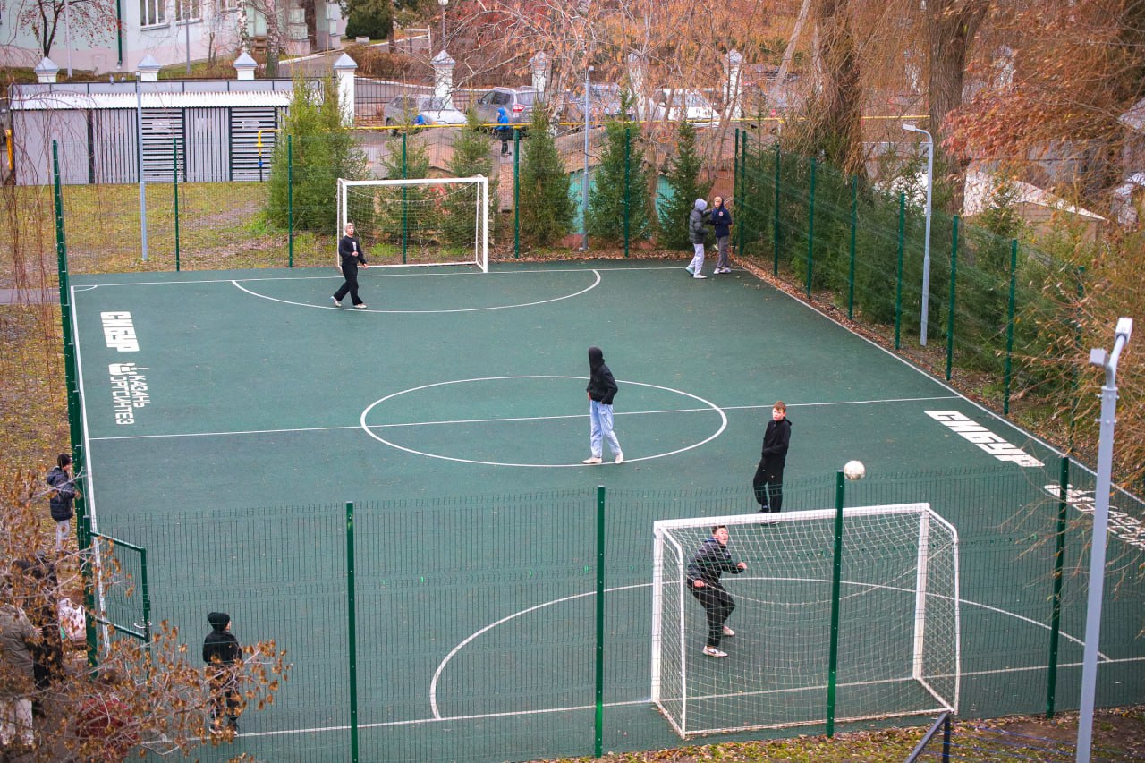 В Казани появилась площадка для мини-футбола с покрытием из переработанного пластика