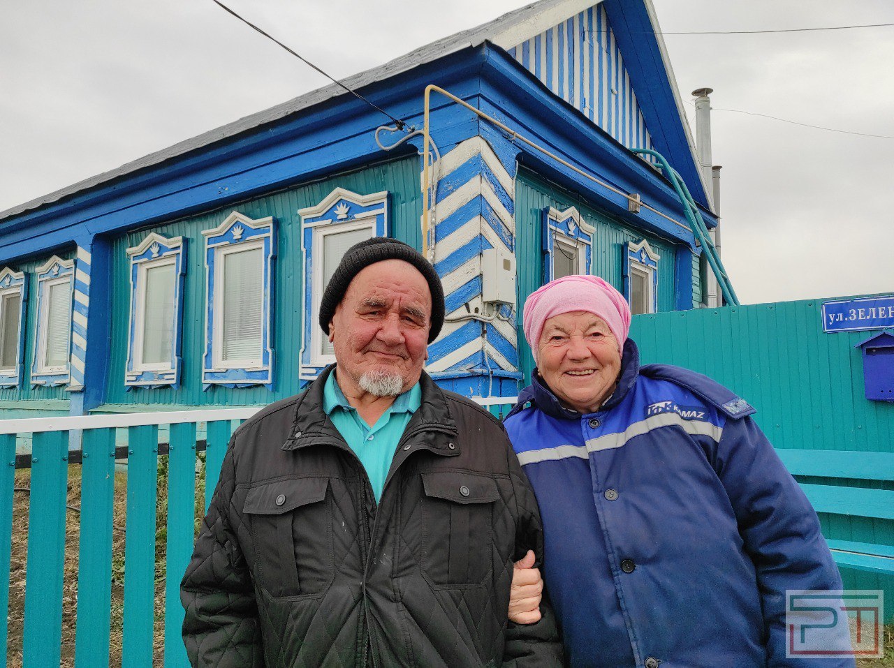 «Пусть ребятам они будут на пользу»: мулла из Татарстана вяжет спецварежки для бойцов СВО