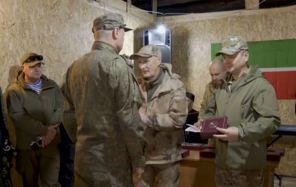 Минниханов выложил видеоролик с награждением участников СВО
