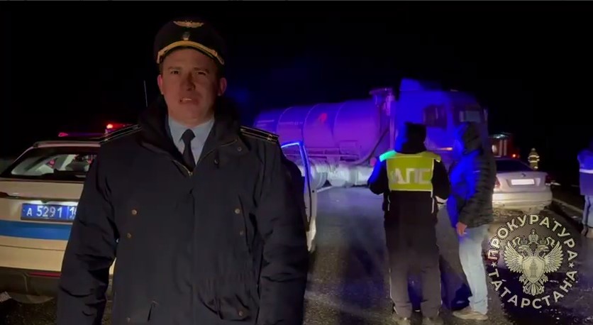 Volkswagen лоб в лоб столкнулся с автоцистерной в Татарстане — два человека погибли