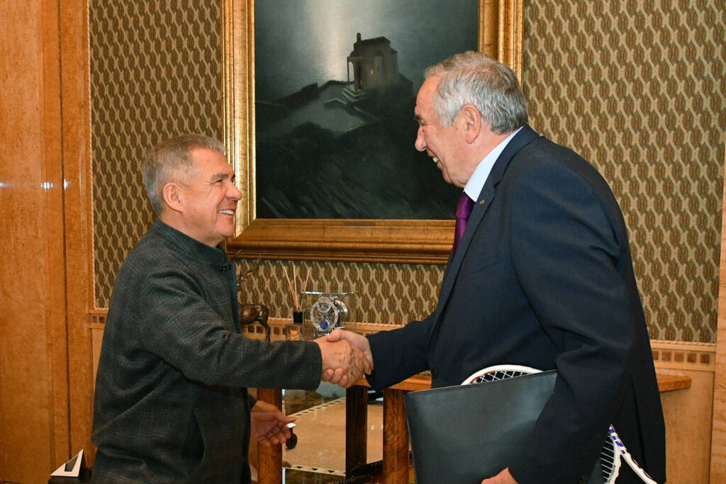 Минниханов и Тарпищев обсудили вопросы развития тенниса