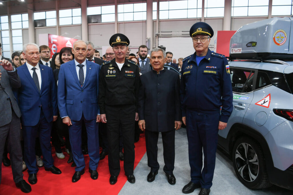 Минниханов осмотрел выставку Russia China Expo в рамках форума «РОСТКИ»