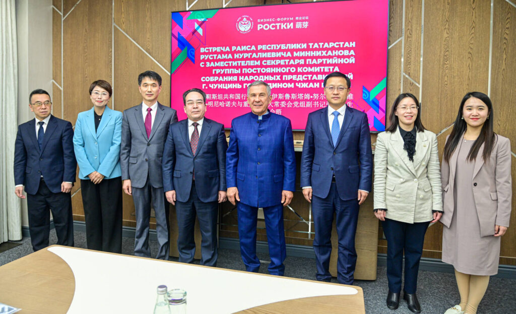 Раис Татарстана встретился с делегацией китайского города Чунцин