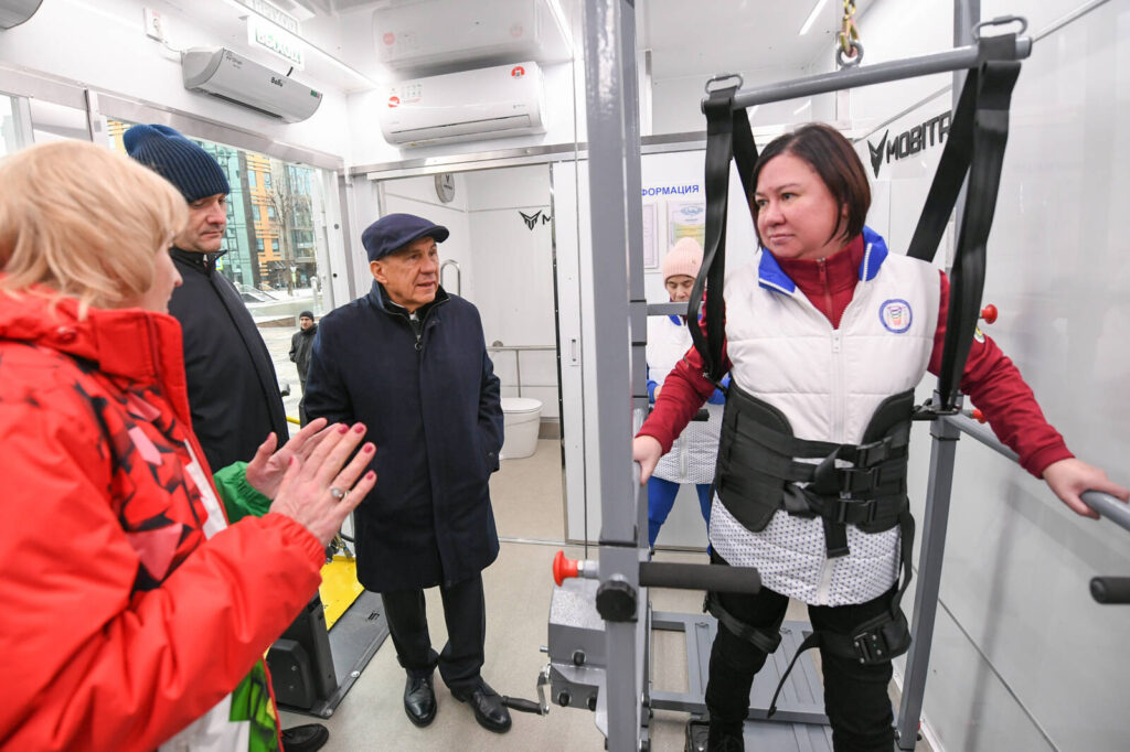 Минниханову презентовали мобильный реабилитационный комплекс