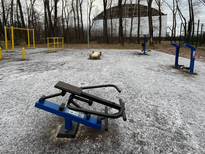 В двух парках Казани заменили спортивное оборудование