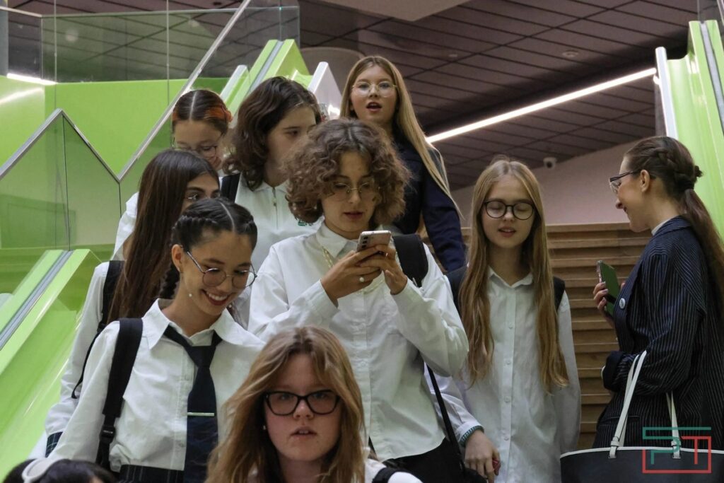 Образование-2024 в Татарстане: страсти по дневнику, дети без телефонов, учителя против униформы