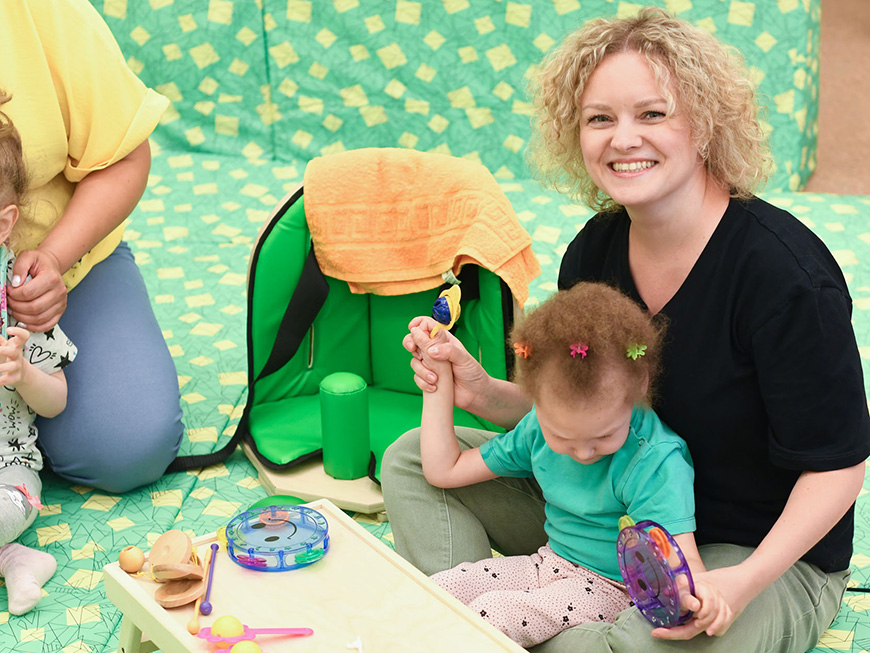 «Чтобы чувствовали себя свободно»: как в Татарстане помогают детям-инвалидам и их родителям