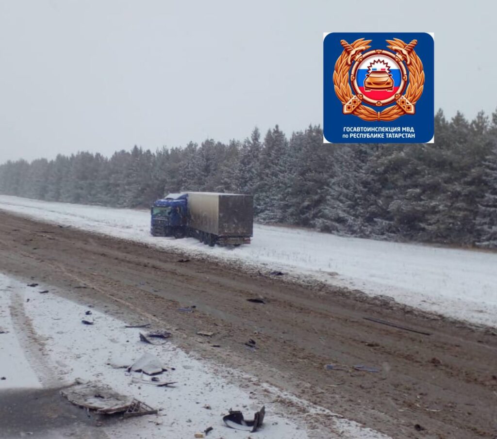 Газель врезалась в грузовик на трассе в Татарстане, водитель погиб