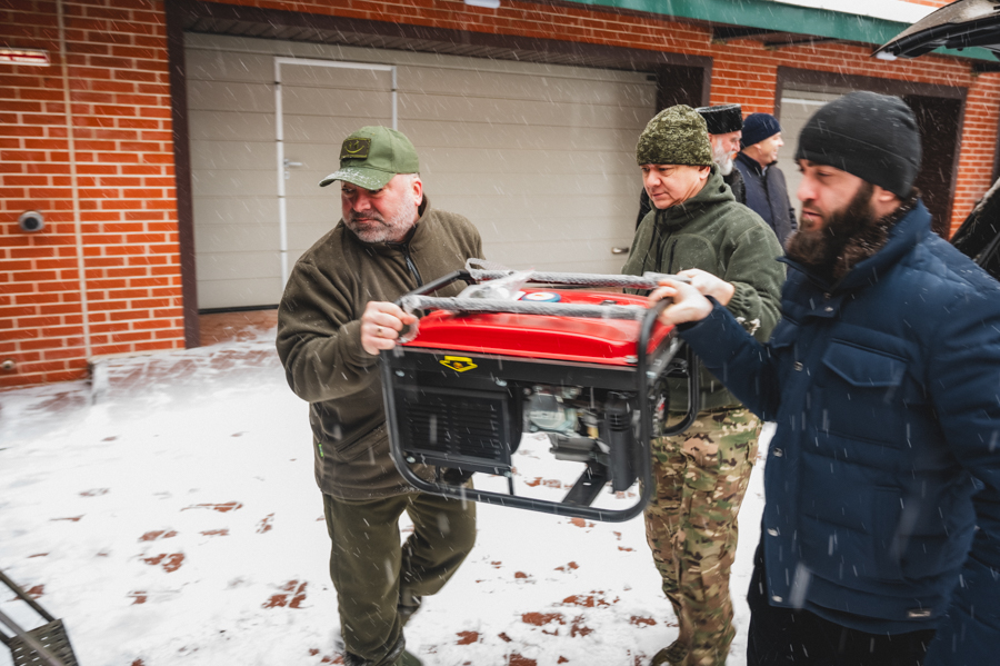 Делегация ДУМ Татарстана передала гумпомощь бойцам СВО
