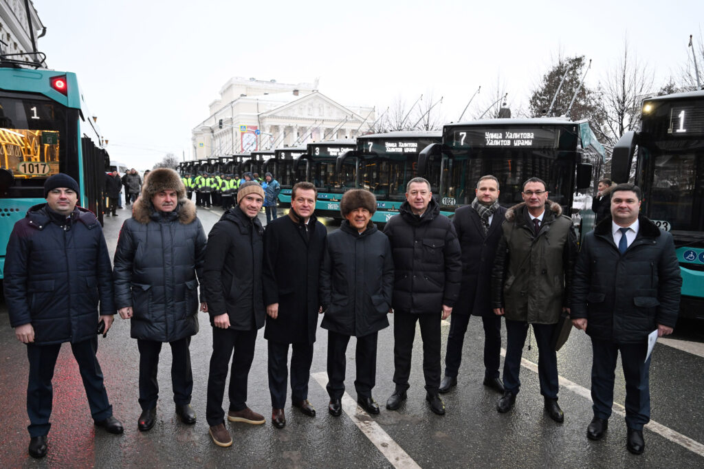 Минниханов принял участие в передаче Казани 39 новых белорусских троллейбусов