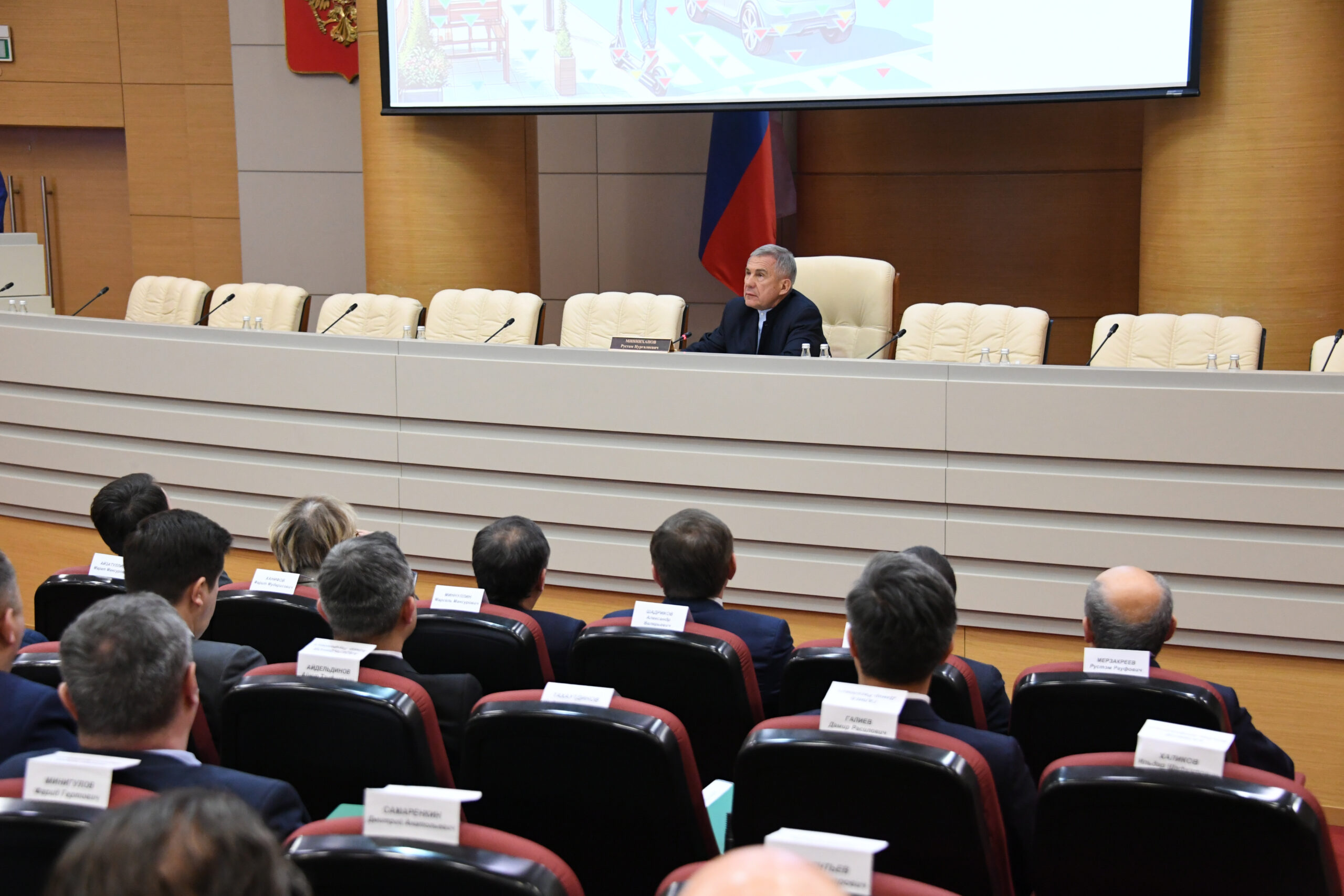 Раис Татарстана провел заседание Совета директоров «Татнефтехиминвест-холдинга»