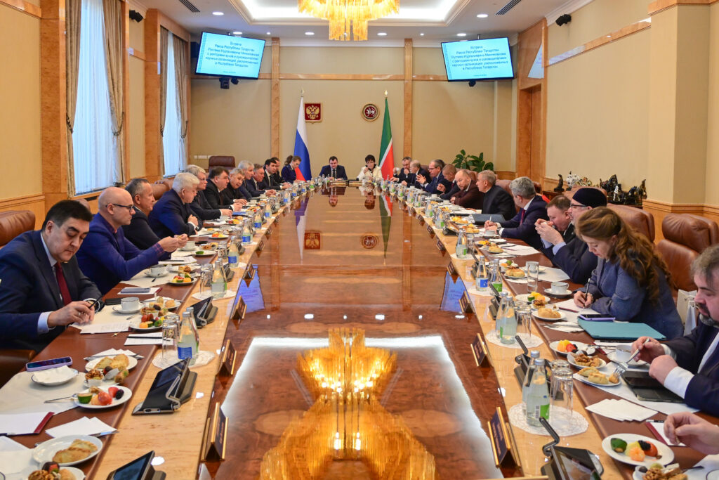 Раис РТ встретился с ректорами вузов и руководителями научных организаций Татарстана