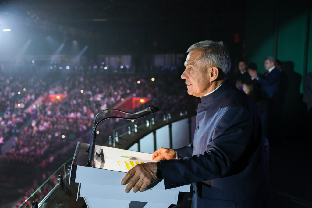 В РТ делается многое, чтобы дети развивались и получали знания, заявил Минниханов