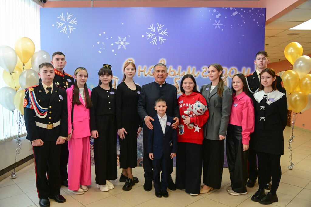 Минниханов встретился с детьми участников СВО на Республиканской новогодней елке