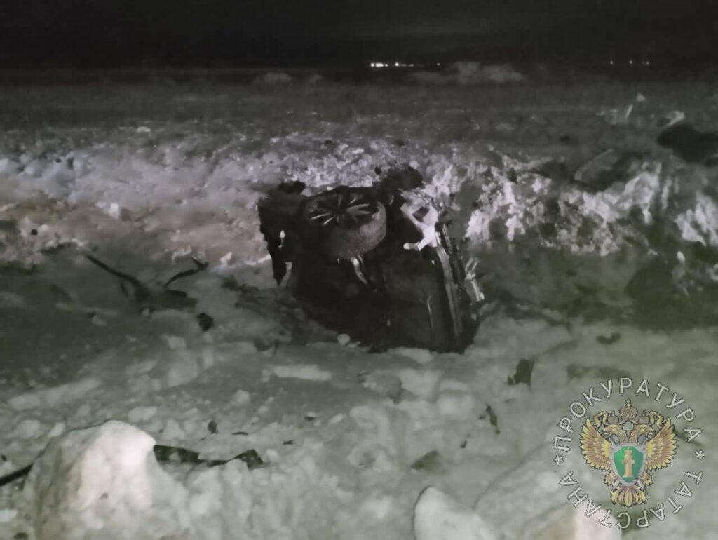 Volkswagen попал под грузовик на трассе в Татарстане, четверо погибли