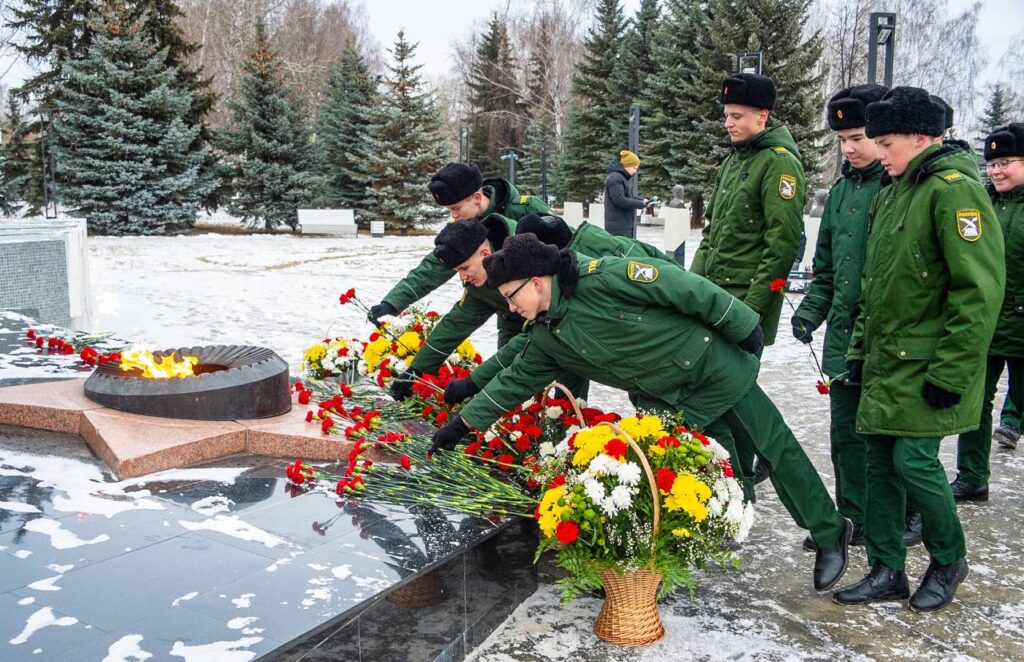 В Нижнекамске почтили память героев Отечества