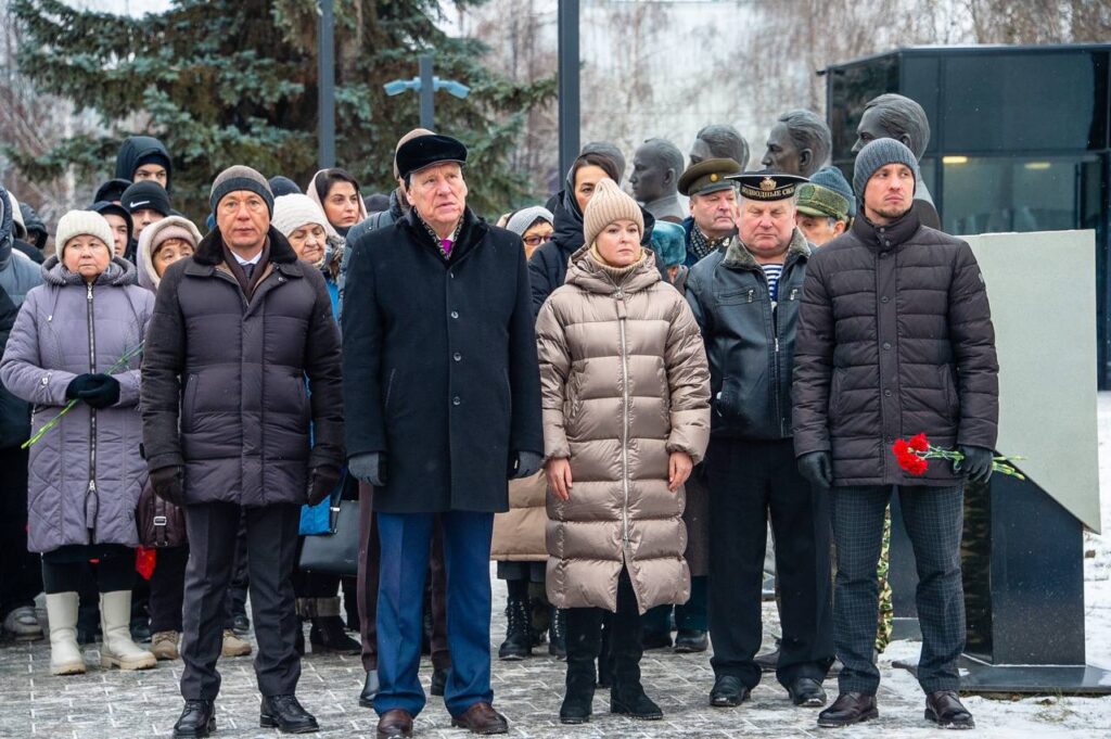 В Нижнекамске почтили память героев Отечества