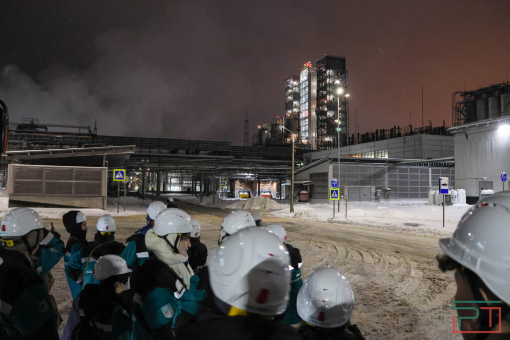 Мини-город стратегического значения: казанцы побывали на ночной экскурсии по «Казаньоргсинтез»