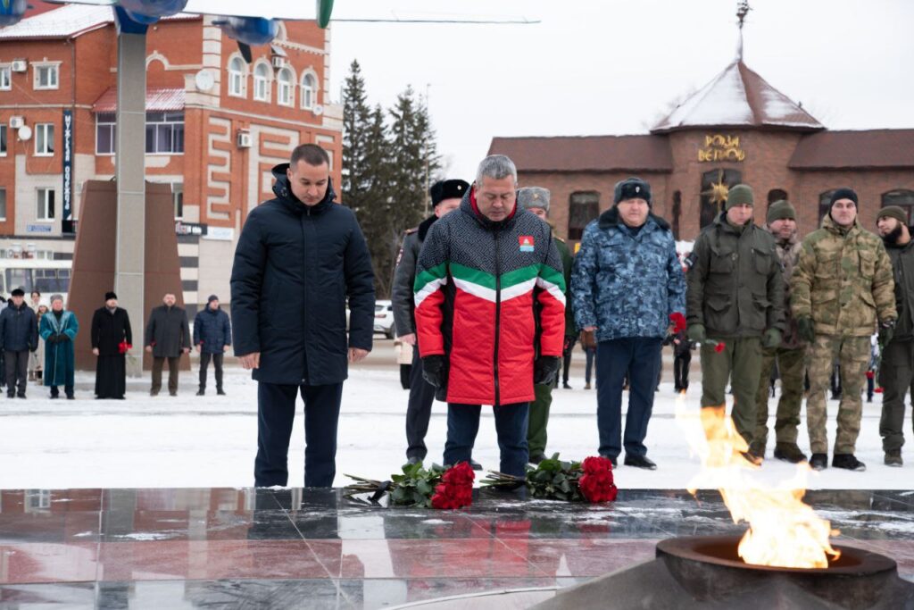 На Алее памяти в Бугульме почтили героев Отечества