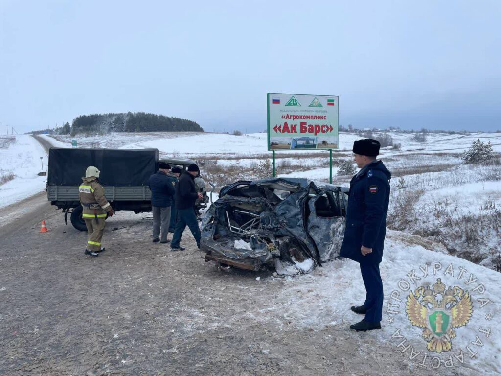 Renault Logan и УАЗ столкнулись лоб в лоб под Арском — четыре человека погибли