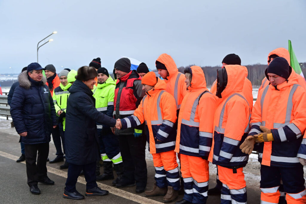 Минниханов осмотрел обновленный участок М-7 возле Иннополиса