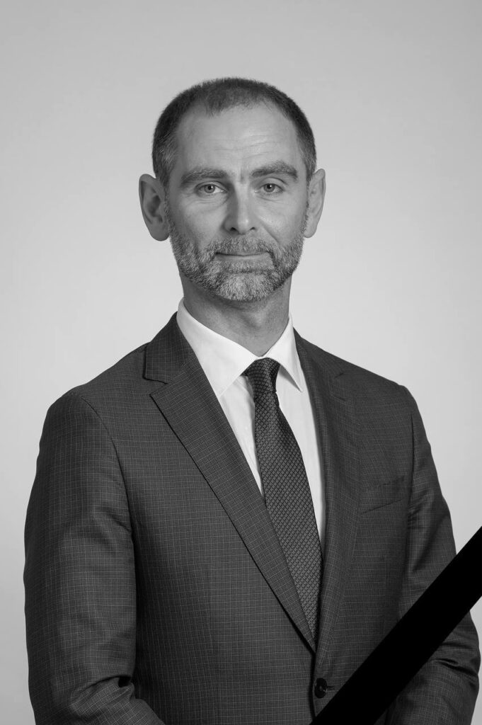 Автомобиль насмерть сбил главу департамента Минобрнауки Чурилова в Москве