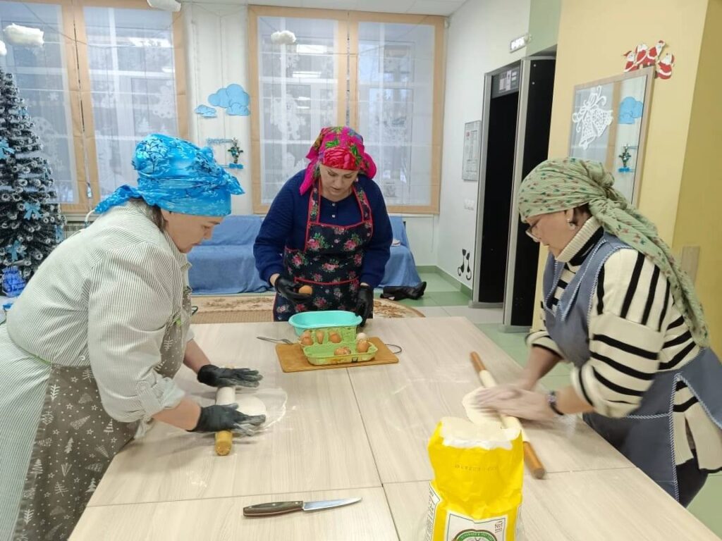 Жительницы села в Нижнекамском районе приготовили домашнюю лапшу для бойцов СВО