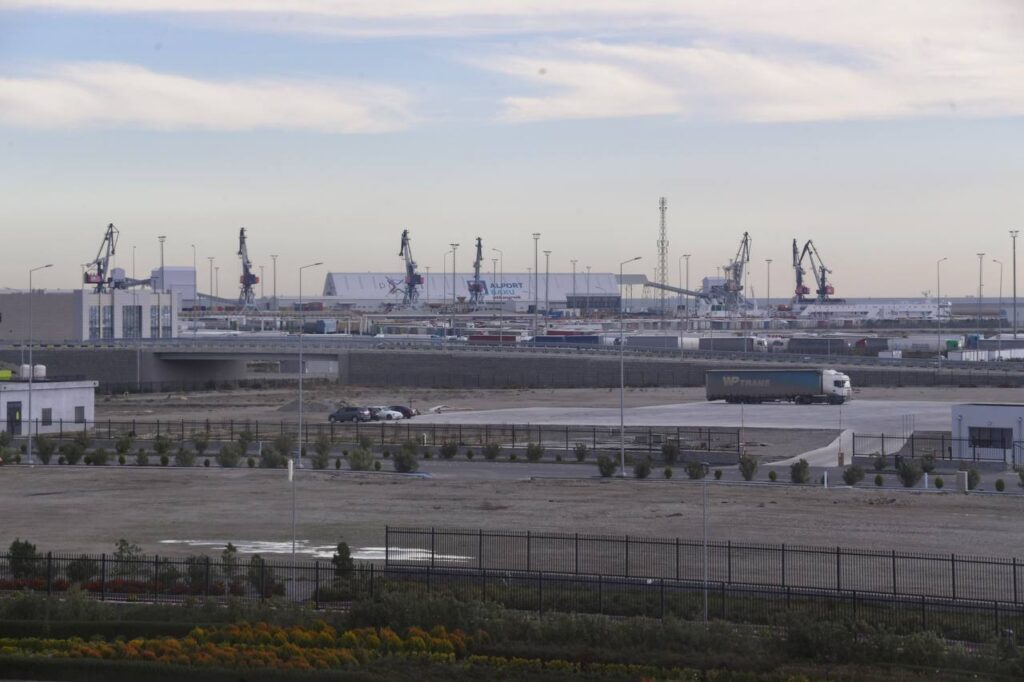 Минниханов посетил новую свободную экономическую зону «Алят» в Азербайджане