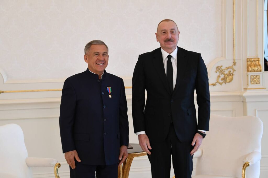 Ильхам Алиев вручил Раису Татарстана орден «Дружба»