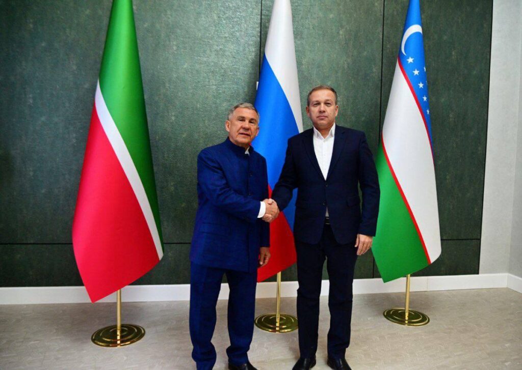 Раис РТ обсудил с хокимом Навоийской области строительство промпарка в Навои