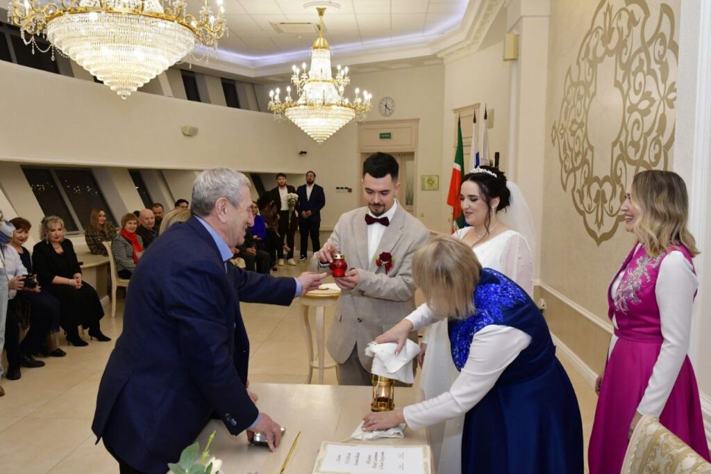 В Казань вернулся «семейный огонь» - он объехал все муниципалитеты Татарсатна